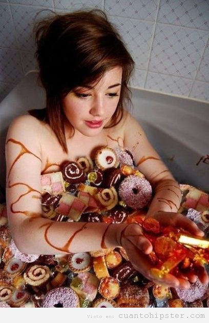 Foto hipster bañera llena de pastelitos