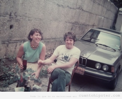 Foto retro de los años 80 con tus padres siendo hipster antes que tu