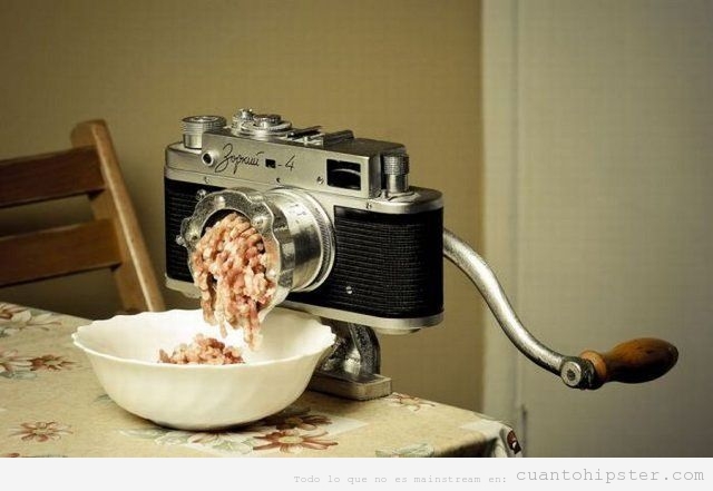 Máquina de picar carne con forma de cámara de fotos antigua retro