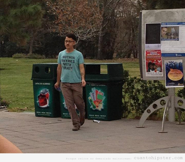 Imagen de chico asiático hipster con camiseta mensaje irónico