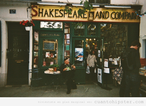 Imagen bonita y vintage de una libreria, Shakespeare and Company