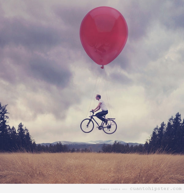 Fotografía indie y hipster bonita, chico en bicicleta volando con globo