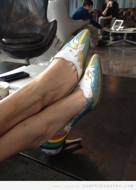 Zapatos de tacón con unicornio y arcoiris