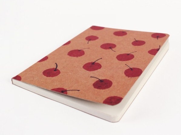 cuaderno-vintage-con-estampado-de-cerezas