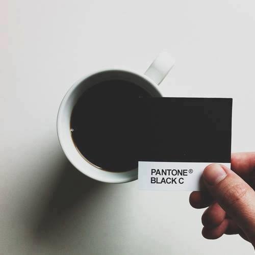 Café negro Pantone
