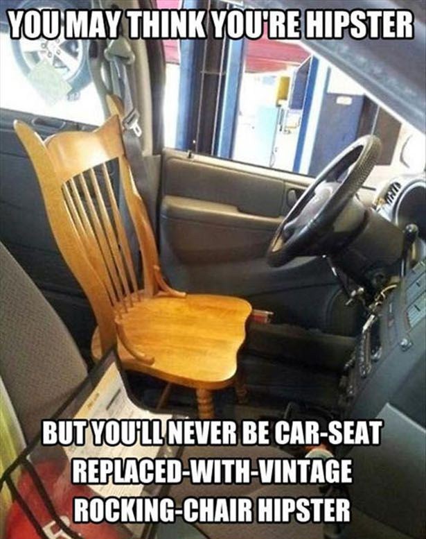Coche tunning hipster con una silla vintage de asiento de conductor