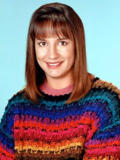 El personaje Jackie de la serie Roseanne con jersey de rayas hipsters