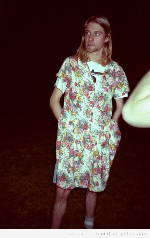 Foto grunge de Kurt Cobain con vestido de flores