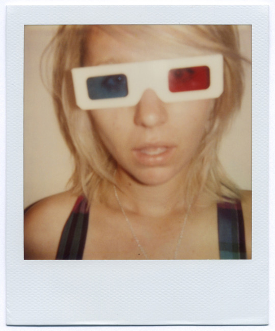 Chica hipster gafas 3D de cartón