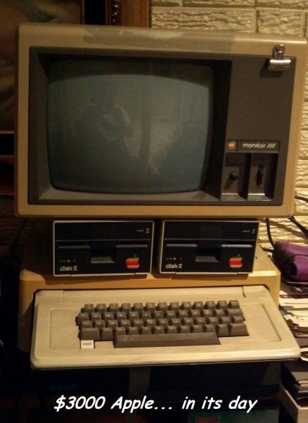 Foto de un ordenador Apple de los años 80