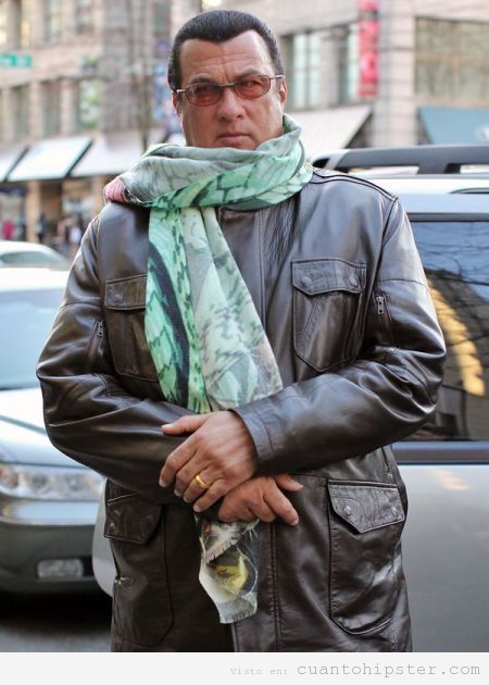 Steven Seagal con ropa hipster
