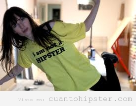 Camiseta de chica que dice No soy hipster, i'm not  hipster