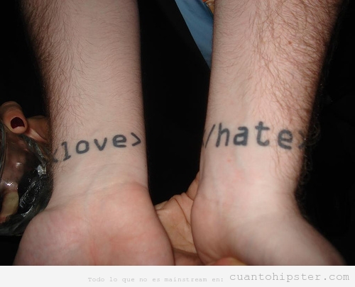 Tatuaje hipster geek en html love and hate