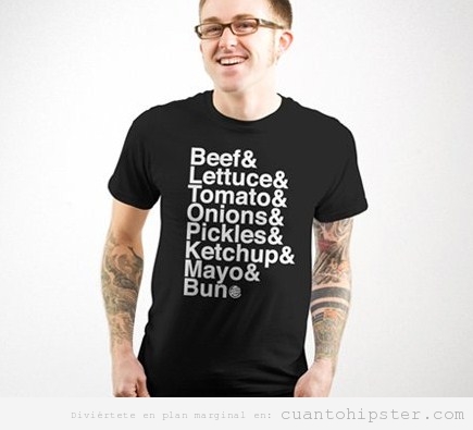 Chico con look hipster y camiseta con ingredientes hamburguesa