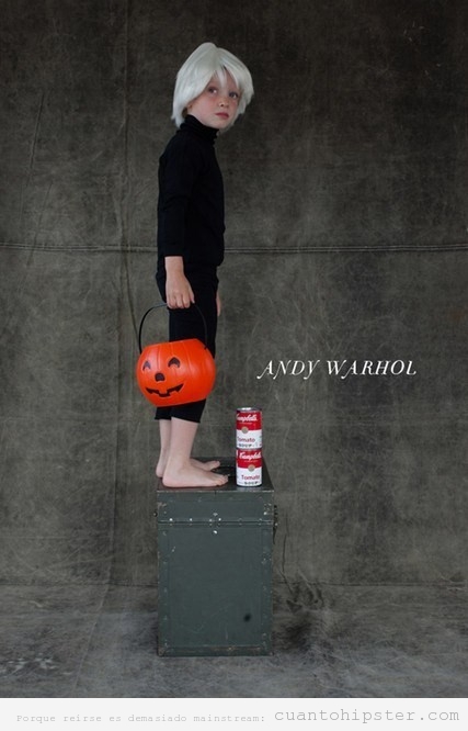 Niño hipster disfrazado de Andy Warhol en Halloween