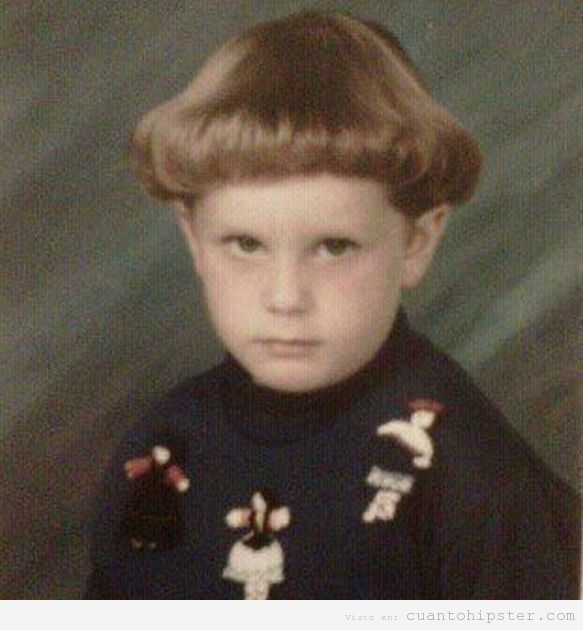 Foto antigua de un niño con peinado hipster