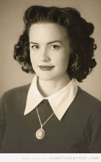 Imagen estilo vintage de una chica disfrazada de su abuela en los años 50