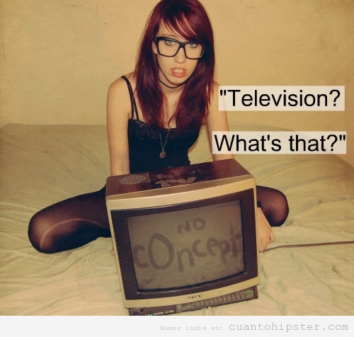 Meme de una chica hipster que no ve la televisión