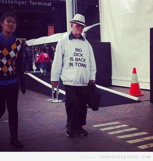 Foto graciosa abuelo yayohipster con sudadera Big dick is back in town