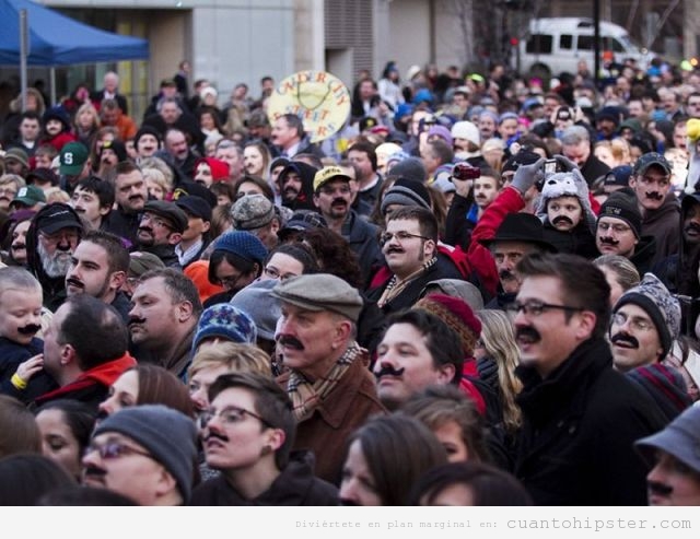 Imagen de una multitud de personas con bigote o moustache