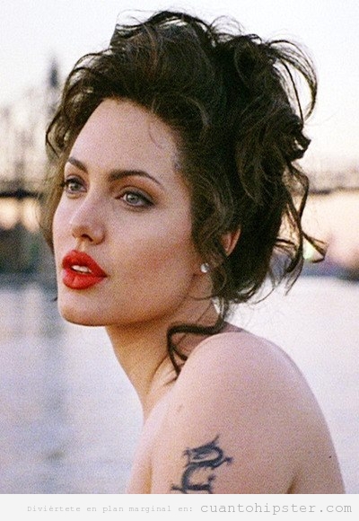 Angelina Jolie de joven con look grunge