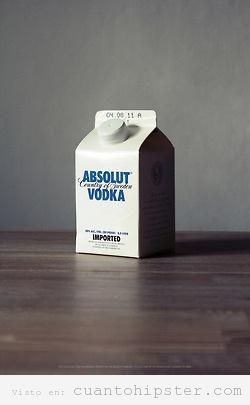 Absolut Vodka en un brick de leche