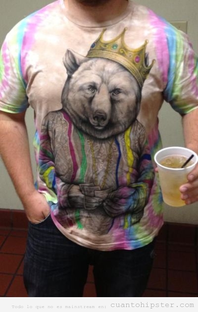 Camiseta de un oso rey, look hipster