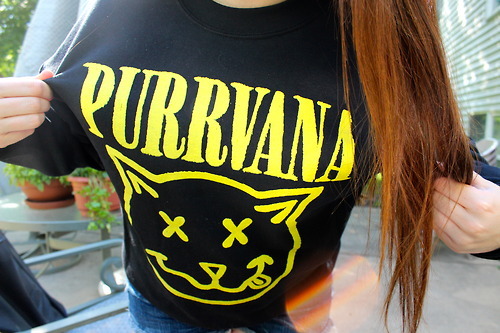 Camiseta graciosa de Nirvana con un gato, Purrvana