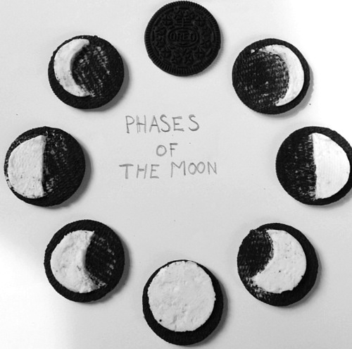 Fases de la luna hechas con galletas Oreo