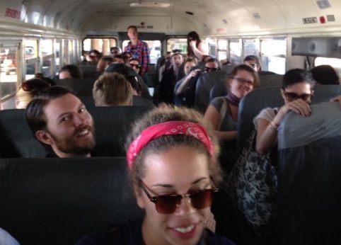 Autobús lleno de hipsters