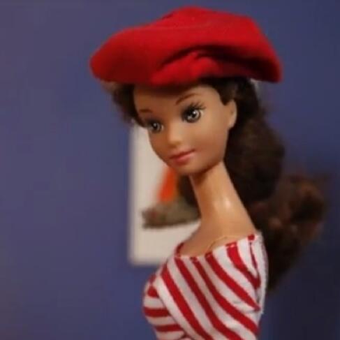 Barbie beatnik con boina francesa