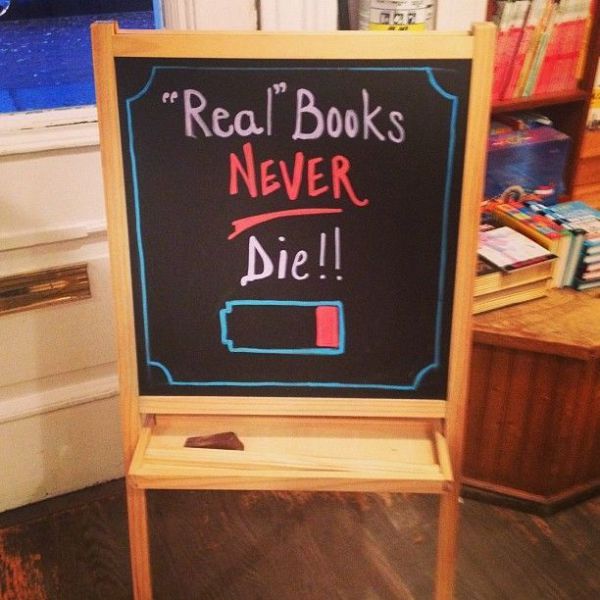 Cartel librería, los libros de verdad nunca mueren