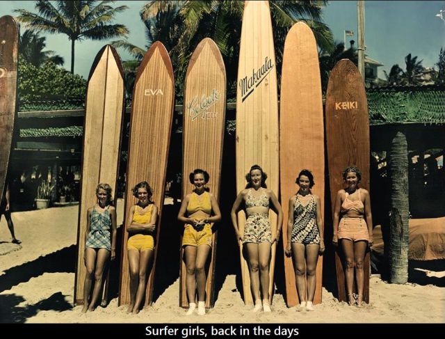 Foto retro de surferas de los años 50