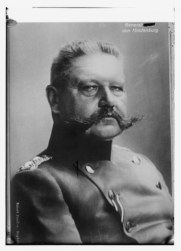Gen Von Hindenburg bigote retro vintage