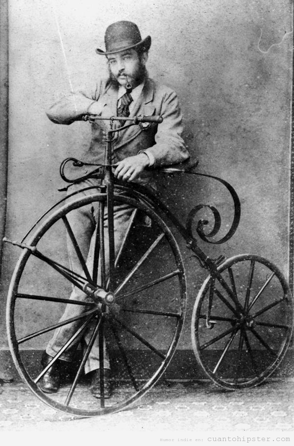 Foto antigua parecido razonable Robert Pattinson o hipster co bicicleta rueda grande