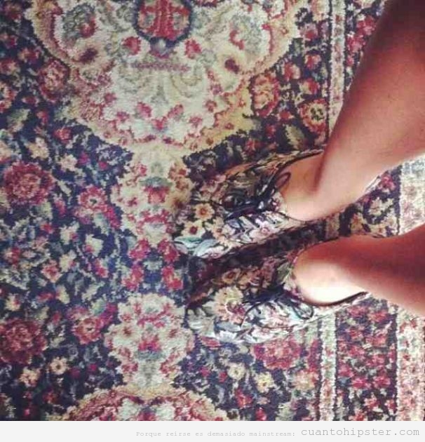 Foto zapatillas hipster print alfombra abuela