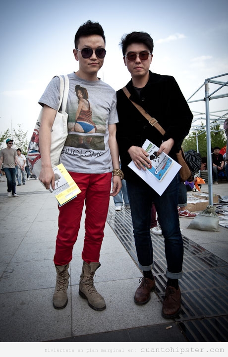 Dos chicos chinos con look hipster en el Strawberry Festival