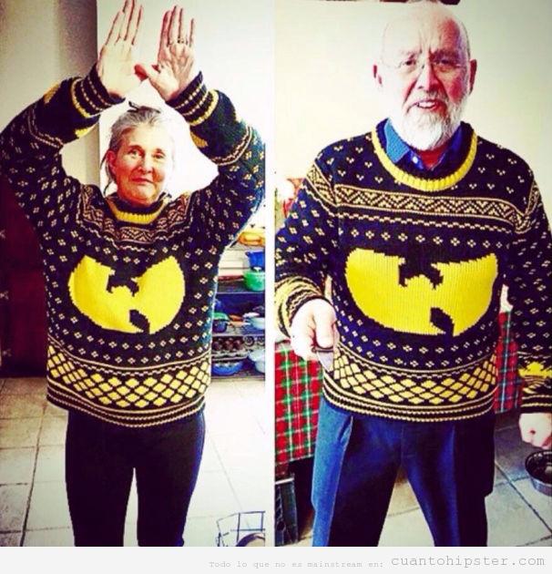 Foto de abuelos hipsters con el mismo jersey de lana