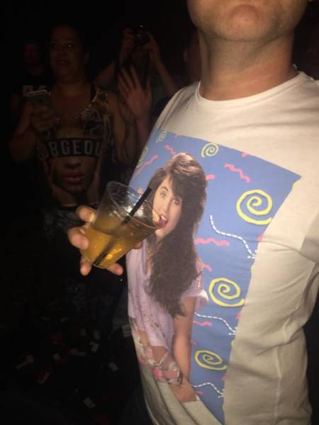 Hipster con camiseta de Kelly Kapowski