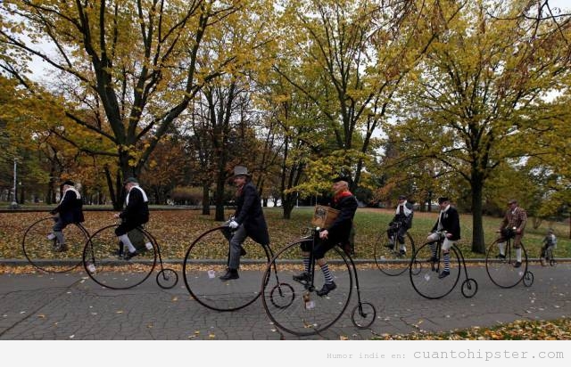 Tour de bicicletas antiguas de rueda grande