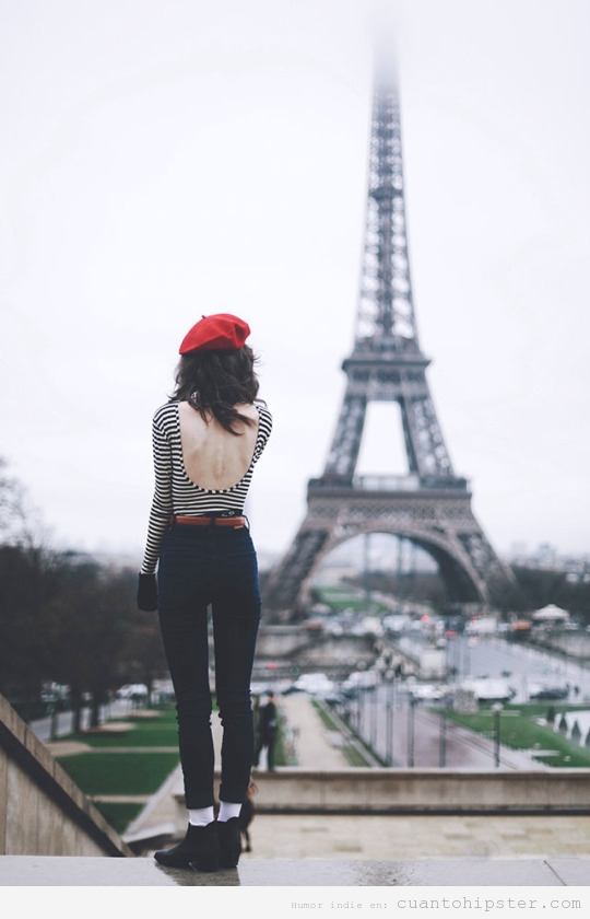 Chica look hipster o beatnik en París
