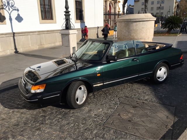 Coche hipster Saab 900